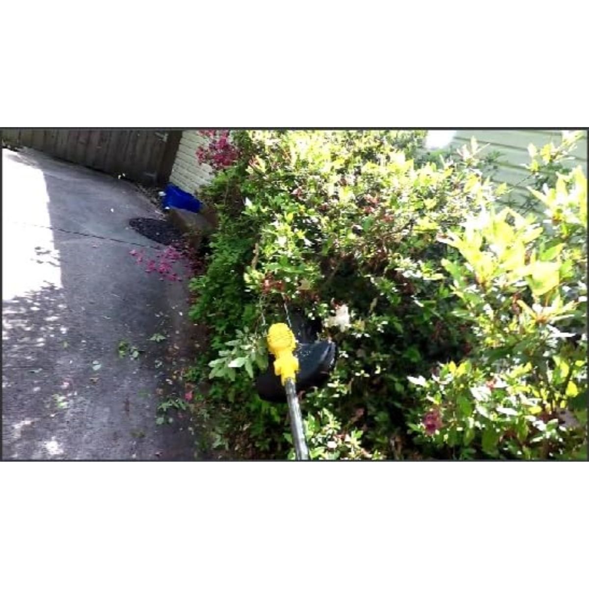 Lightweight trimmer in use